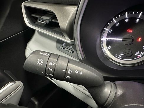 Used 2025 Toyota Highlander XLE image 21