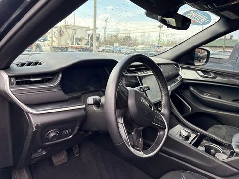 Used 2022 Jeep Grand Cherokee L Laredo image 9