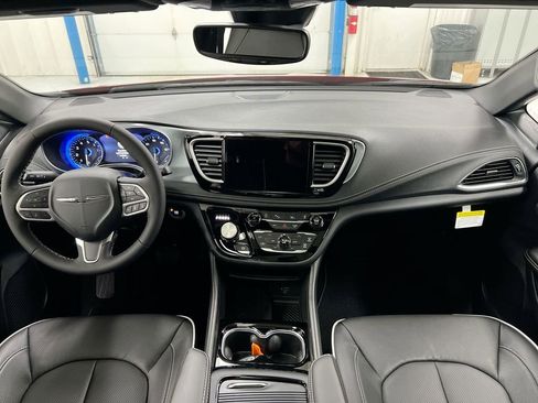 New 2026 Chrysler Pacifica Limited image 10