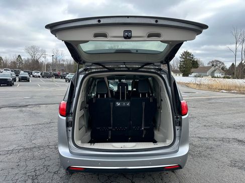 Certified 2019 Chrysler Pacifica Touring-L image 15