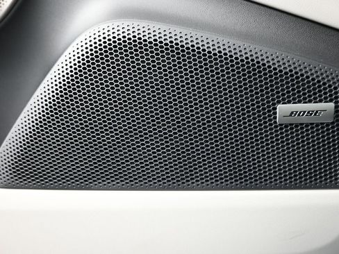 New 2025 Porsche Macan 4S Electric image 17