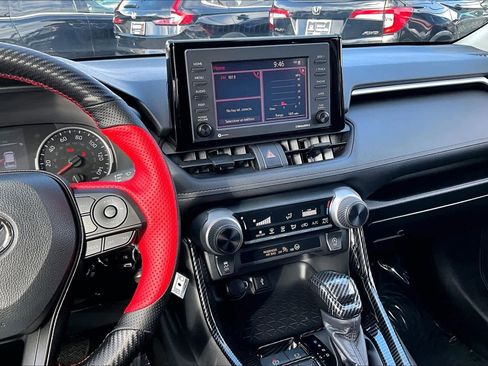 Used 2022 Toyota RAV4 LE image 7