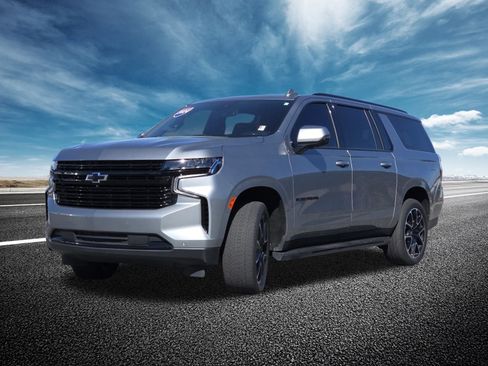 Used 2024 Chevrolet Suburban RST w/ Luxury Package image 15