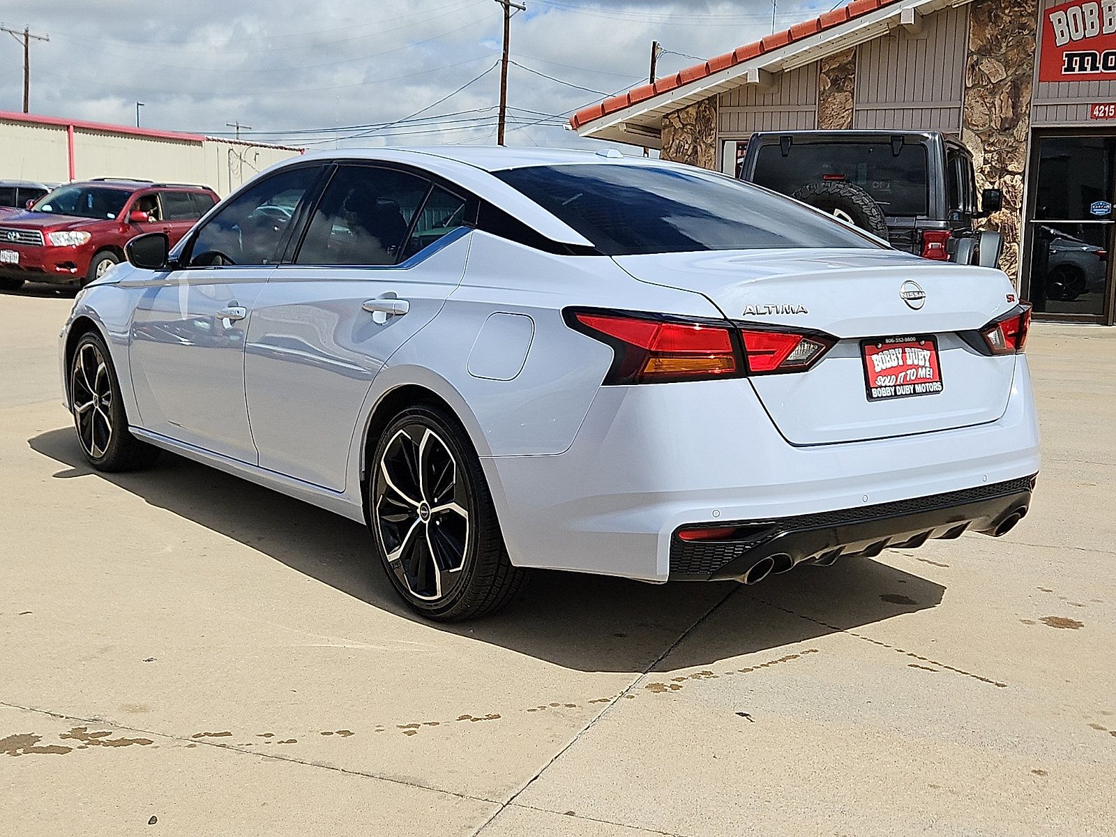 Used 2023 Nissan Altima 2.5 SR FWD image 2
