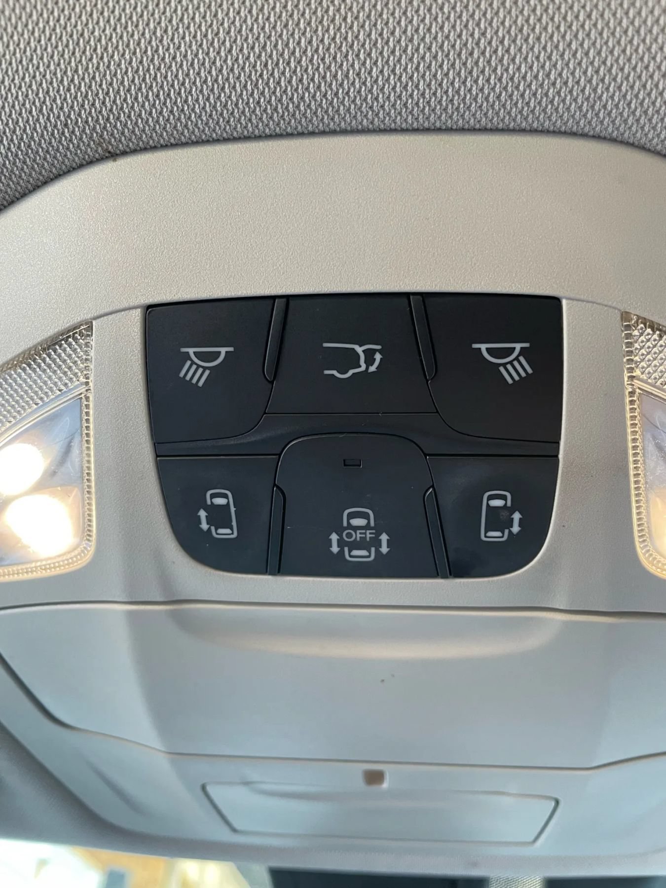 Used 2017 Chrysler Pacifica Touring-L FWD image 19