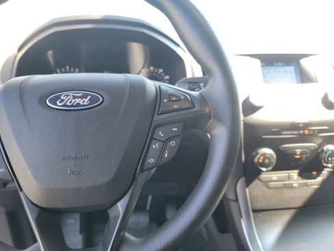 Used 2019 Ford Edge SE FWD image 16