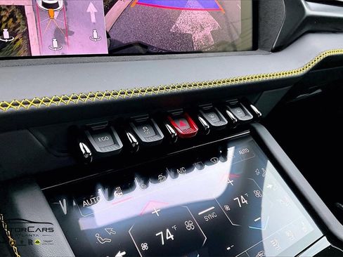 Used 2025 Lamborghini Urus SE image 29