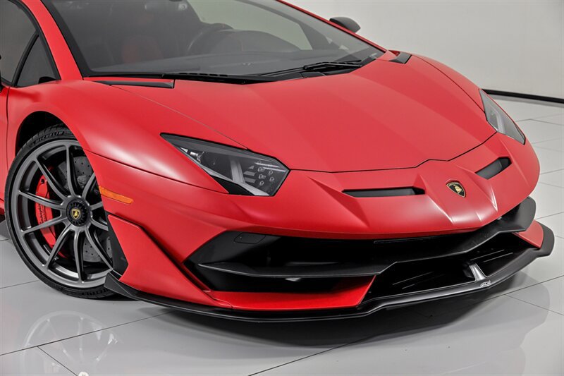 Used 2019 Lamborghini Aventador SVJ AWD/4WD image 4