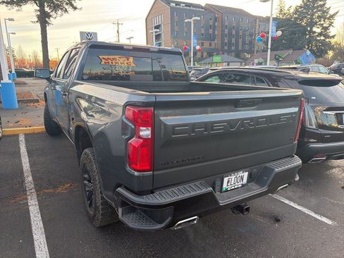 Used 2021 Chevrolet Silverado 1500 LT Trail Boss w/ Convenience Package II image 2
