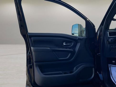 Used 2018 Nissan Titan SL w/ Midnight Edition AWD/4WD image 9