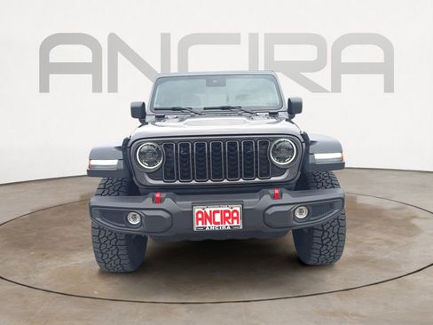 Used 2024 Jeep Gladiator Rubicon w/ Convenience Group image 4