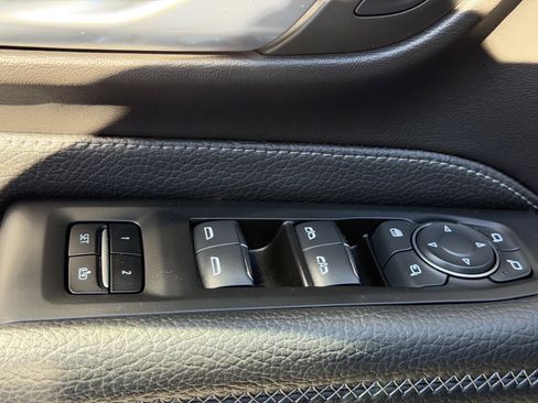 Used 2022 GMC Yukon Denali image 19