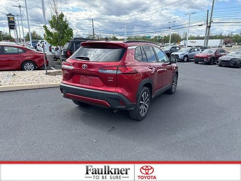 Certified 2025 Toyota Corolla Cross XLE image 7