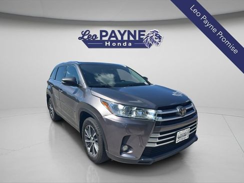 Used 2019 Toyota Highlander XLE AWD/4WD image 1