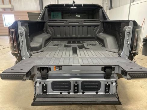 Used 2025 GMC Hummer EV 2X w/ LPO, Illumination Package image 28