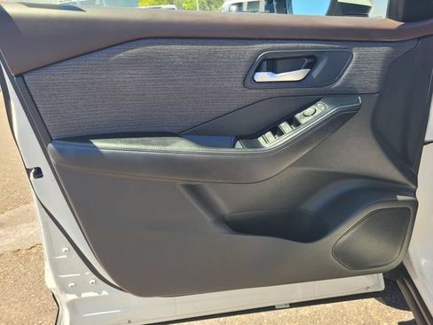 Certified 2023 Nissan Rogue SV FWD image 18