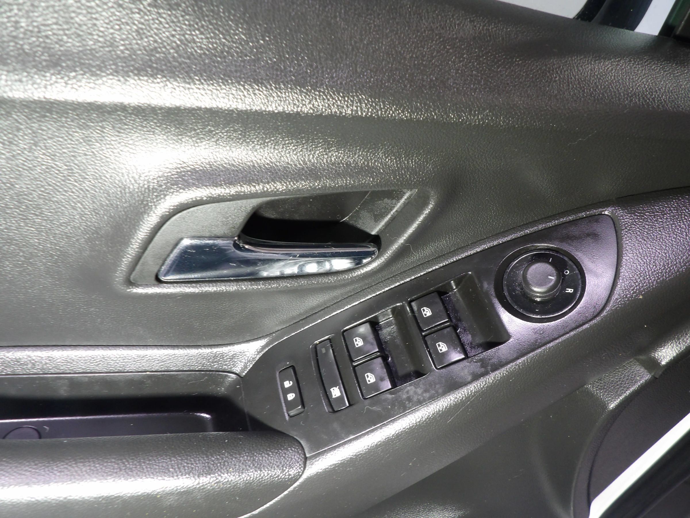 Used 2022 Chevrolet Trax LS w/ Tint and Cruise Package AWD/4WD image 8