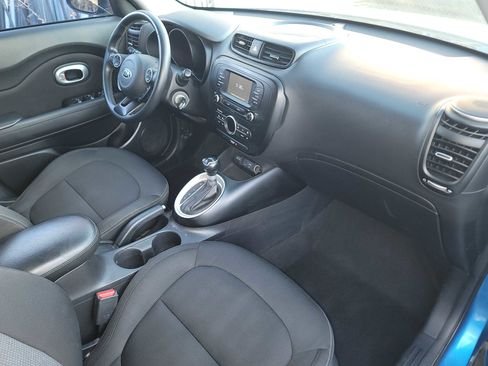 Used 2017 Kia Soul + w/ Designer's Package FWD image 10