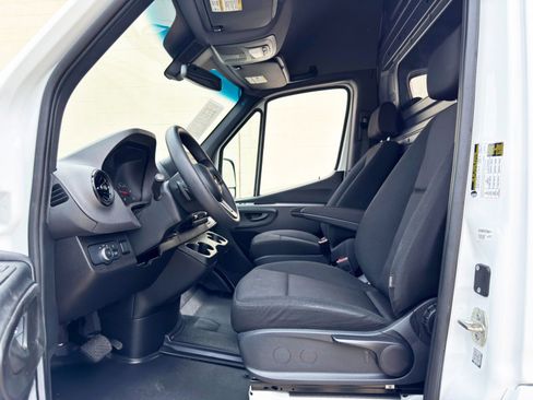 Used 2023 Mercedes-Benz Sprinter 2500 image 15