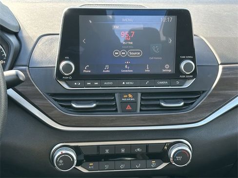 Used 2024 Nissan Altima 2.5 SV image 15