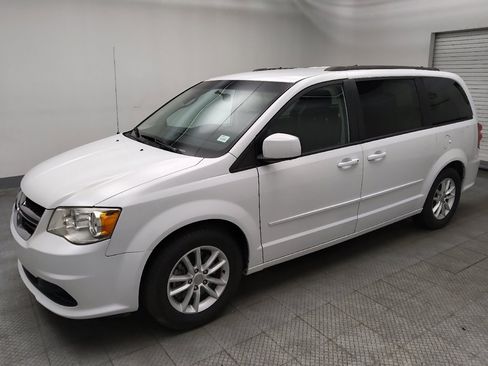 Used 2016 Dodge Grand Caravan SXT FWD image 2
