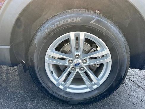 Used 2022 Ford Explorer XLT image 25