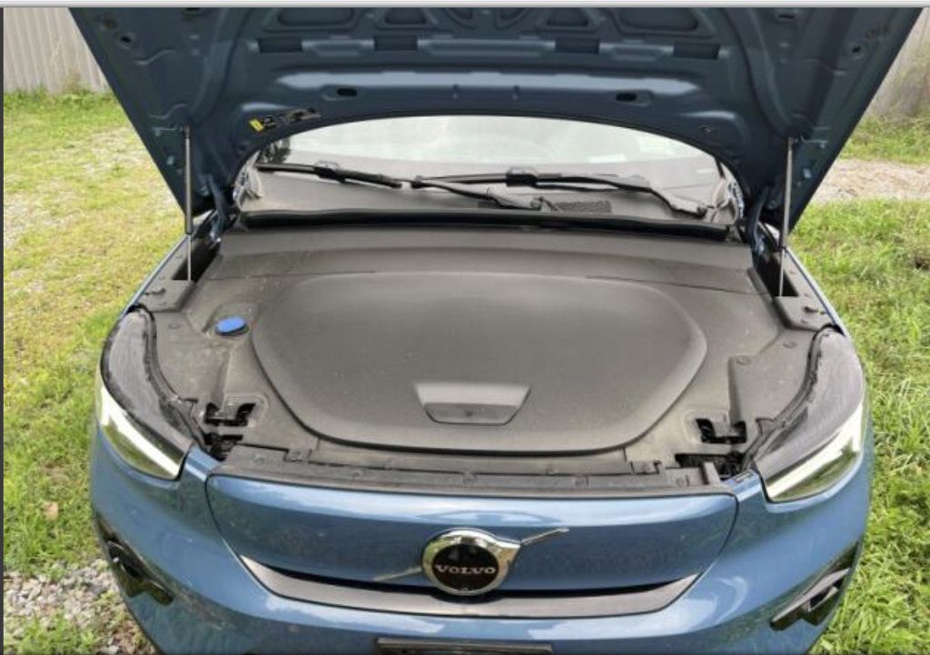 Used 2024 Volvo XC40 Recharge Plus w/ Protection Package Premier AWD/4WD image 5