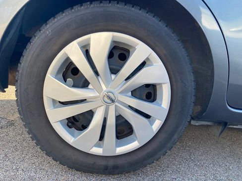 Used 2017 Nissan Versa SV FWD image 8