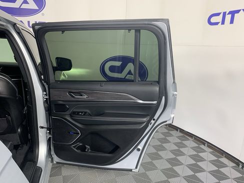 Used 2022 Jeep Grand Cherokee L Overland w/ Luxury Tech Group IV image 38