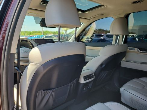 Used 2024 Hyundai Palisade Limited FWD image 13
