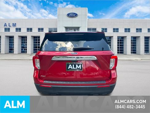 Used 2024 Ford Explorer XLT RWD image 8