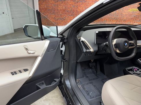 New 2026 BMW iX xDrive45 w/ Premium Package image 9