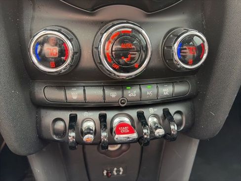 Used 2015 MINI Cooper 4-Door Hardtop image 16