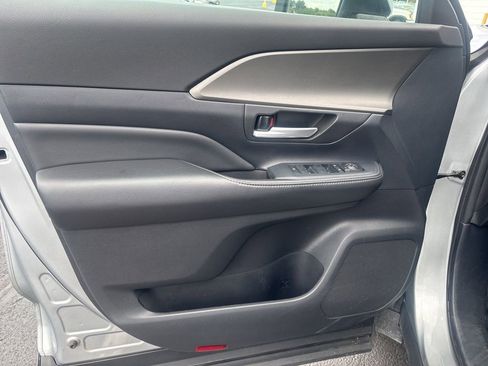 Used 2025 Toyota Grand Highlander FWD image 7