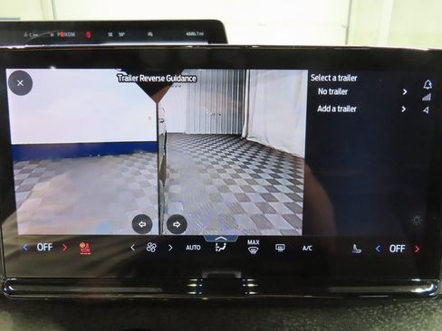 Used 2025 Ford Expedition Tremor image 19