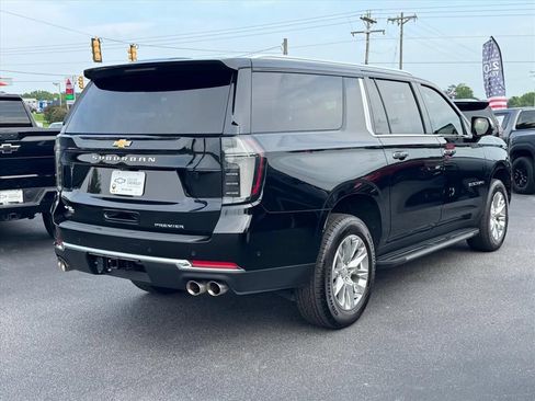 Used 2025 Chevrolet Suburban Premier AWD/4WD image 3