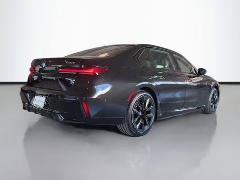 New 2026 BMW 750e xDrive image 5