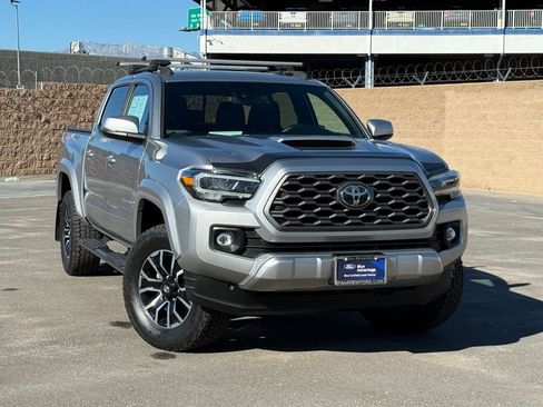 Used 2022 Toyota Tacoma TRD Sport image 3