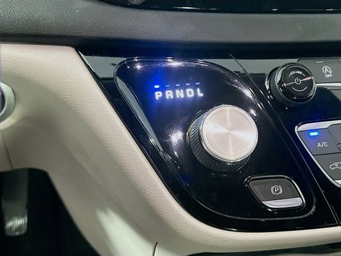 Used 2019 Chrysler Pacifica LX w/ Tire & Wheel Group FWD image 24