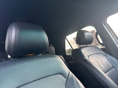 Used 2016 Ford Explorer XLT w/ Equipment Group 202A image 18