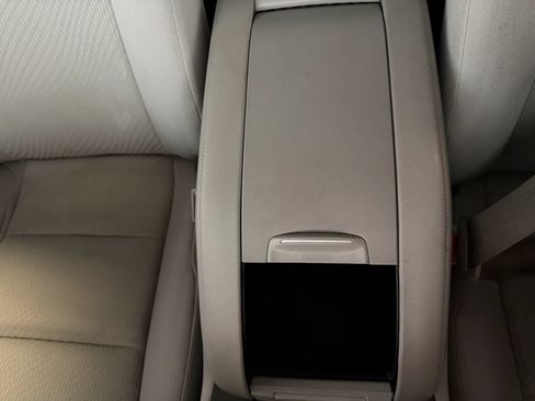 Used 2015 Toyota Highlander LE AWD/4WD image 26