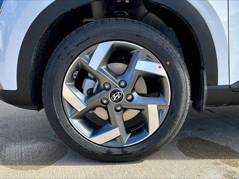 New 2025 Hyundai Venue SEL image 11