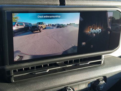 New 2025 Jeep Gladiator Sport image 23