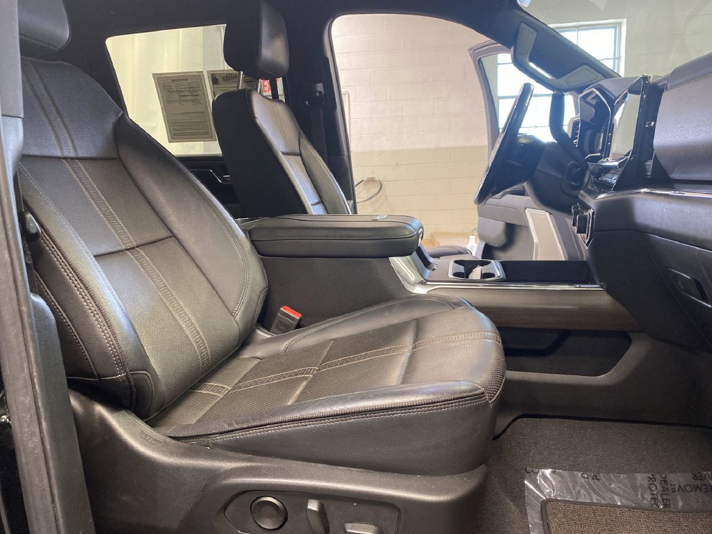 Used 2025 Chevrolet Silverado 3500 High Country AWD/4WD image 36