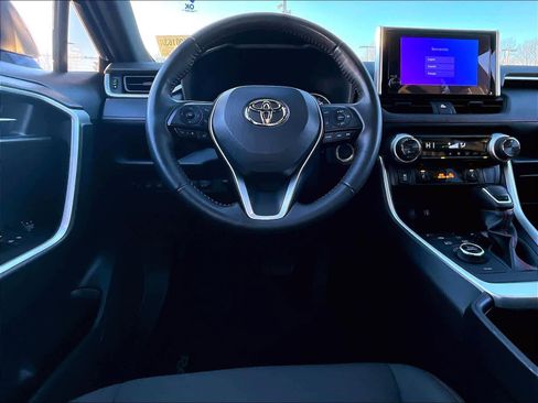 Used 2023 Toyota RAV4 SE image 17