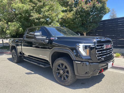 Used 2025 GMC Sierra 2500 AT4 w/ AT4 Preferred Package AWD/4WD image 2