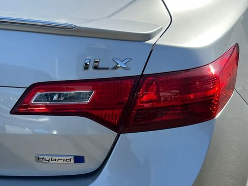 Used 2013 Acura ILX Hybrid w/ Technology Package FWD image 18
