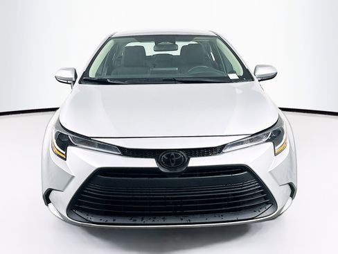 Used 2024 Toyota Corolla LE image 2