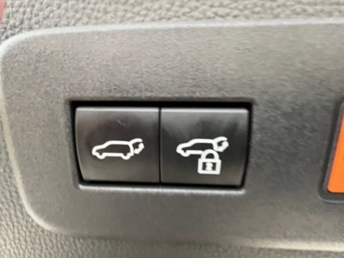 Used 2025 Lexus GX 550 w/ Accessory Package (32) image 32