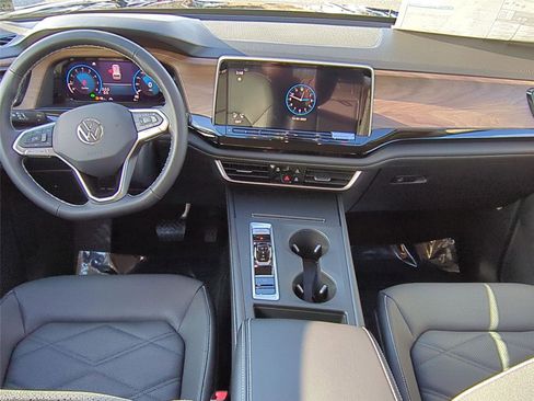 New 2026 Volkswagen Atlas SE image 14